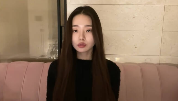 출처=유튜브 채널 'free지아'/송지아가 디스패치와 함께 가품 논란이 된 자신의 소장품 21개를 한국명품감정원에 의뢰해 확인받았다.