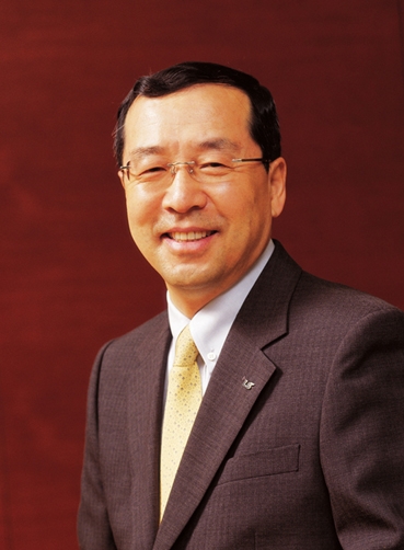 경기 안양시 LS타워에서 열린 '2008 LS혁신한마당'에서 구자홍 LS회장은 지난 2003년 그룹 출범 후 매출 2배, 순이익 5배 이상 비약적인 성장을 이끈 힘이 바로 LS혁신한마당이다며 혁신한마당이 LS의 혁신DNA를 키우는 인큐베이터 역할을 할 수 있도록 많은 지원을 할 것이라고 말했다. / 사진=뉴시스