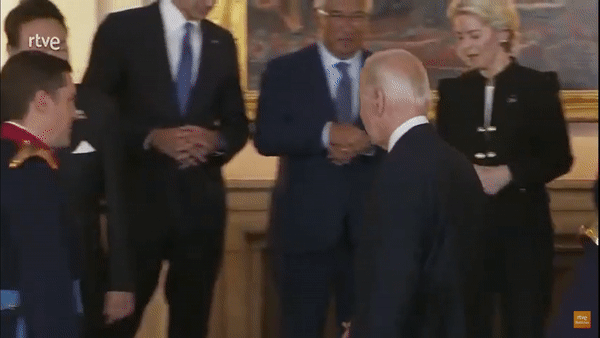 사진 =스페인 방송매체 RTVE 공식 유튜브 / 윤 대통령과 바이든, 라데프 악수 장면
