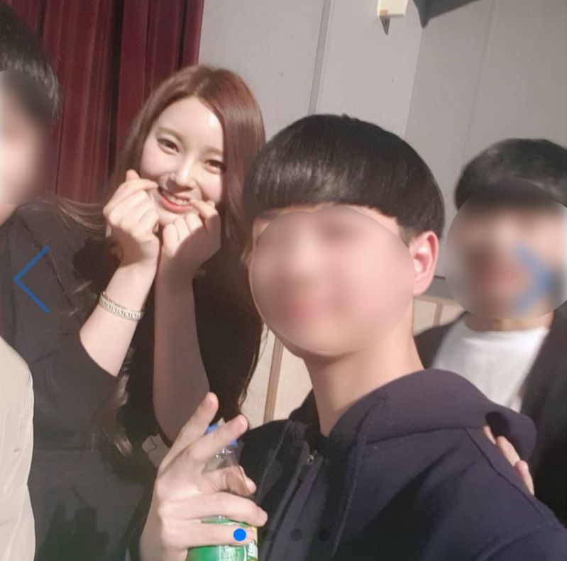 야옹이 작가 실물 논란 당시 화제된 사진 / 온라인 커뮤니티