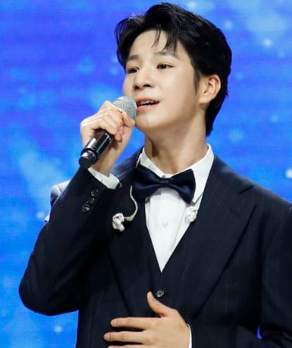 노래부르는 정동원