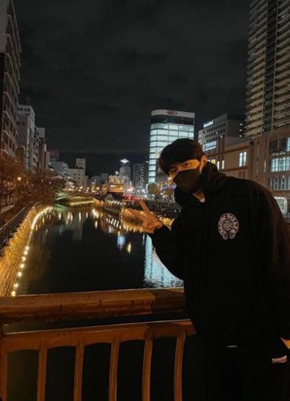 일본 나고야 에서 밤산책을즐긴 김선호/ 김선호 sns