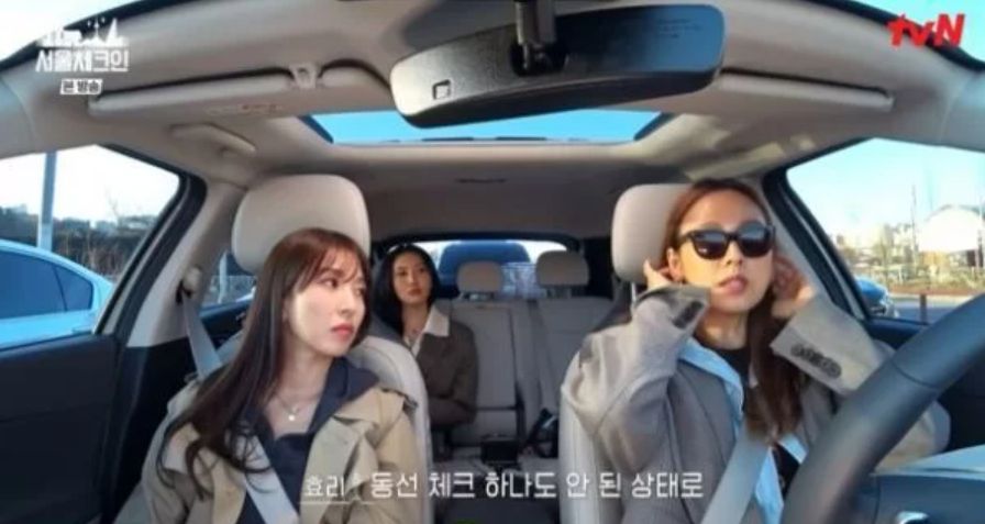 무대 세팅이 안돼 컨디션이 좋지 않았던 상황을 이야기하는 이효리/tvN '서울체크인' 방송 캡처