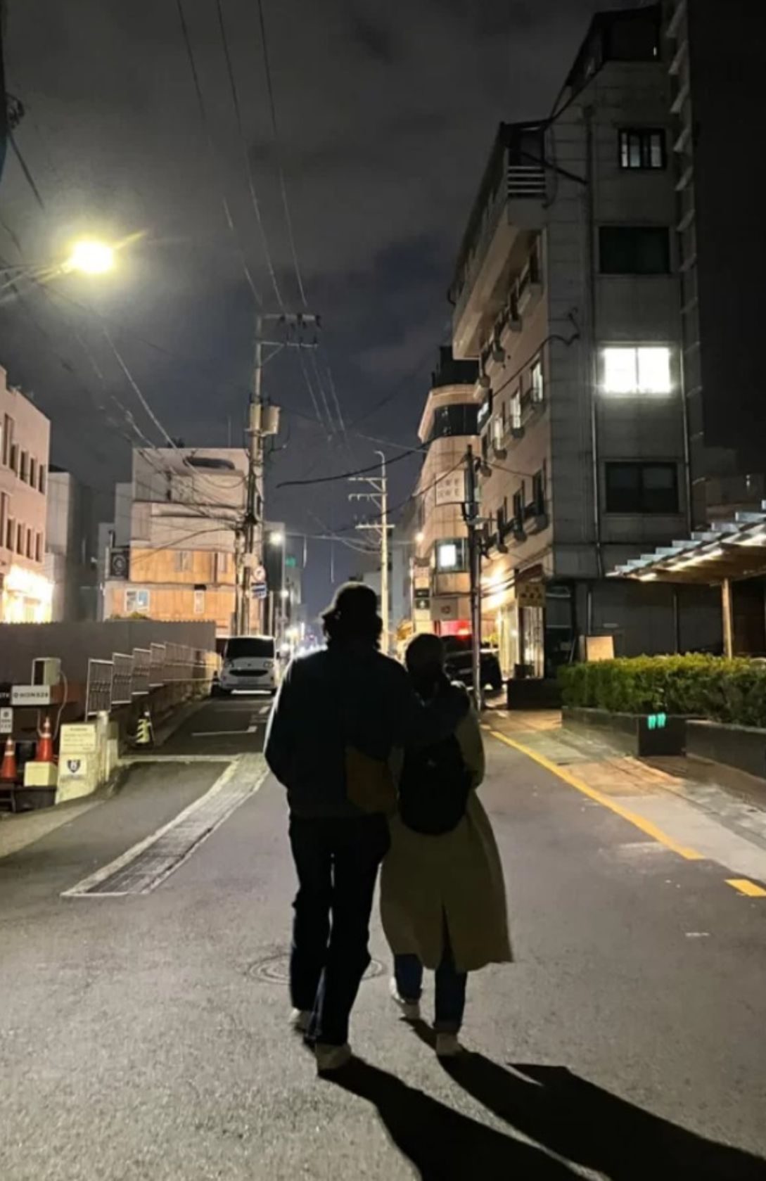 제주도 밤거리를 걷는 이상순 이효리 부부/이상순SNS