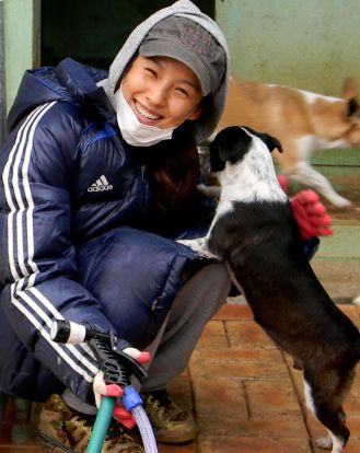 이효리가 한 동물보호소에서 강아지를 돌봐주는 내용 / 네이버 블로그