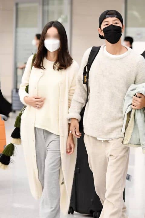 송중기와 여자친구의 입국 사진 / 뉴스엔미디어