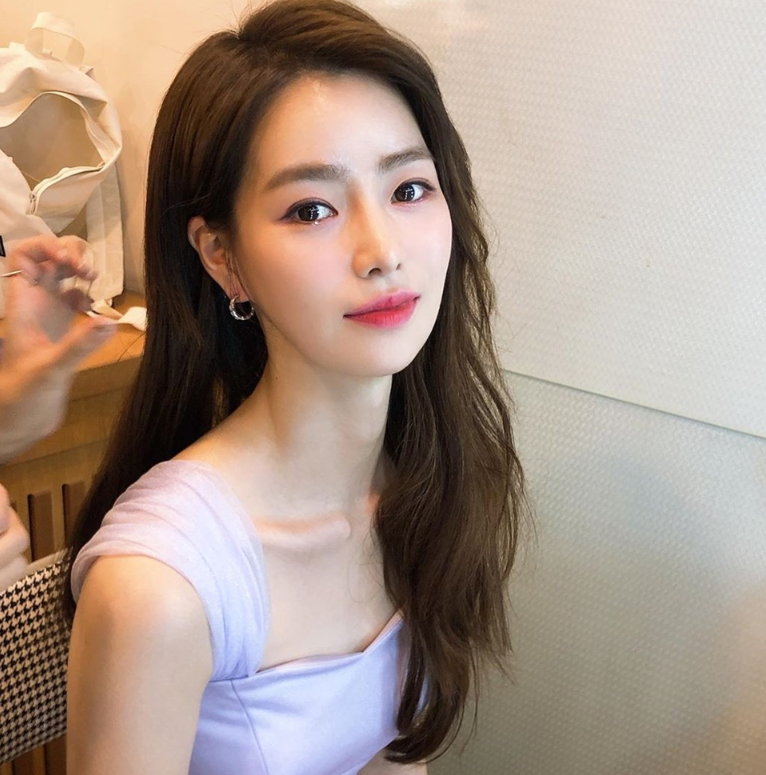 가냘프고 청초한 이미지의 최근 임지연 / 임지연 인스타그램