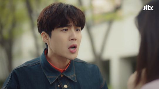 으라차차 와이키키 속 김선호 모습 / JTBC 드라마 '으라차차 와이키키' 방송 화면 캡처