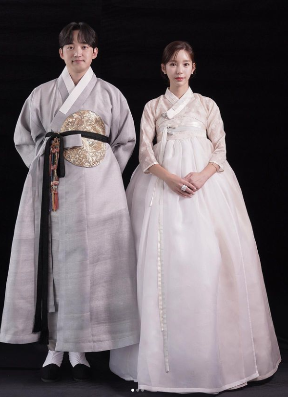 왼쪽부터 전선욱 작가와 야옹이 작가/사진=야옹이작가 인스타그램 제공