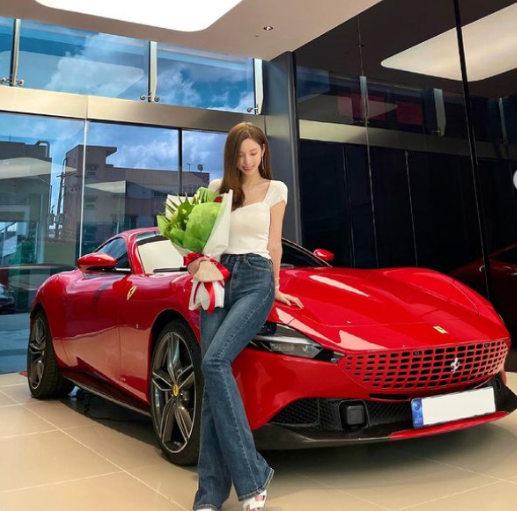 야옹이작가가 공개한 '페라리'/사진=야옹이 작가 인스타그램 제공