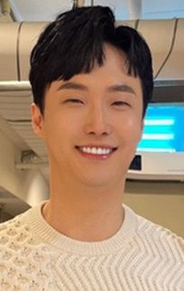 뮤지컬배우이자 트로트 가수로 변신한 원혁의 모습 / 머니투데이