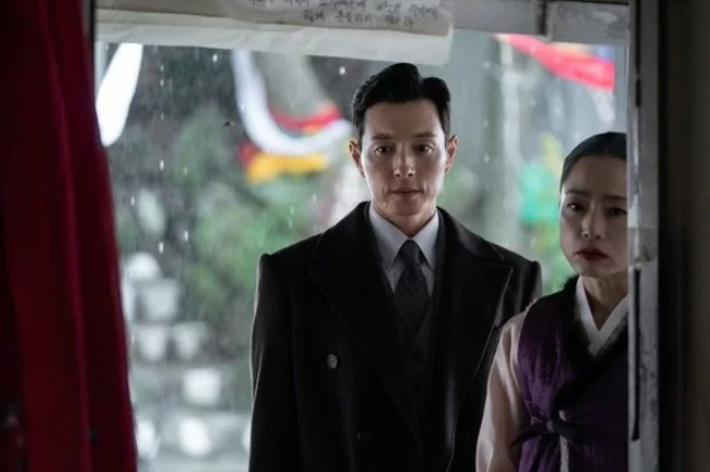 Netflix 드라마 '더글로리 시즌2' 에서 무당집을 찾은 도영 역할을 맡은 배우 정성일/사진=Netflix '더글로리' 제공