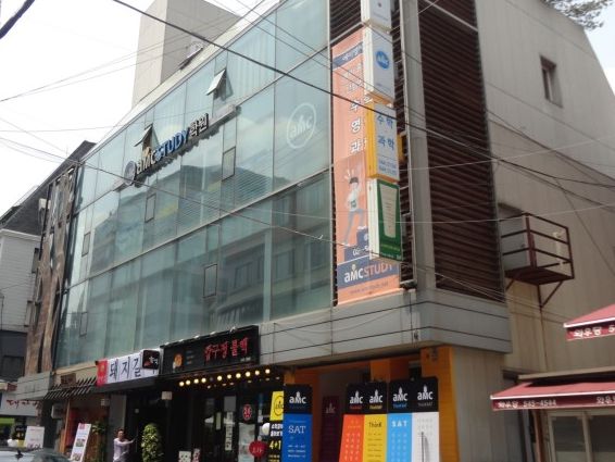 방송인 노홍철이 서울 강남 신사동의 한 건물을 매입한 사실이 한 언론사를 통해 보도됐다. / 온라인 커뮤니티