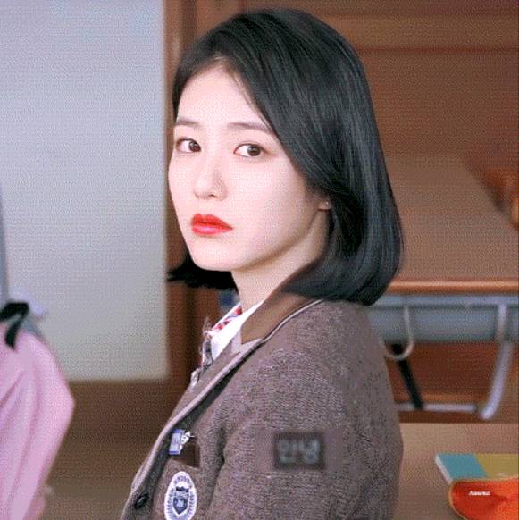 웹드라마 '에이틴'에서 데뷔 동시 큰 사랑을 받은 신예은 /인터넷 커뮤니티