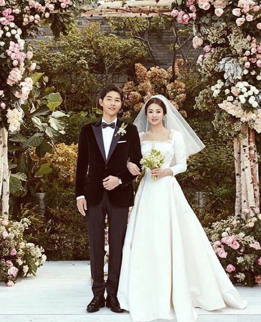 과거 전남편 배우 송중기와 결혼했던 송혜교는 2019년 이혼했다/인터넷커뮤니티