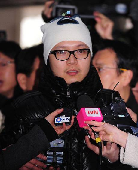 2005년 '불법 도박장 출입' 논란 당시 신정환/조선일보