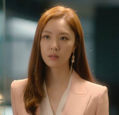 배우 서지혜의 전면 사진 / 온라인 커뮤니티 