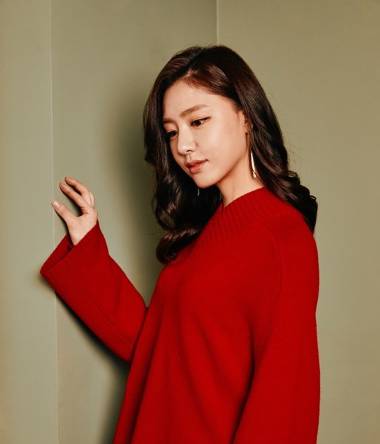 붉은 원색이 잘 어울리는 배우 서지혜 / 스타뉴스 