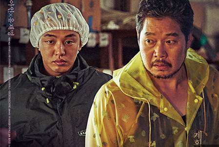 영화 '소리도 없이' 포스터 이미지 / 유아인이 왼쪽에 있다