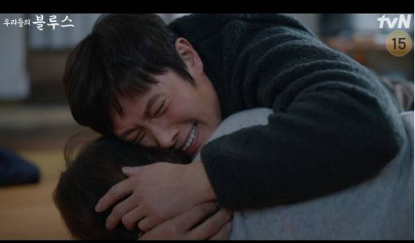 우리들의 블루스에서 이병헌이 눈물 연기를 하고 있다 / 이투데이 