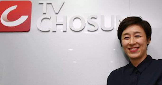 MBN '불타는 트롯맨'의 제작 담당 서혜진 PD의 모습/온라인 커뮤니티