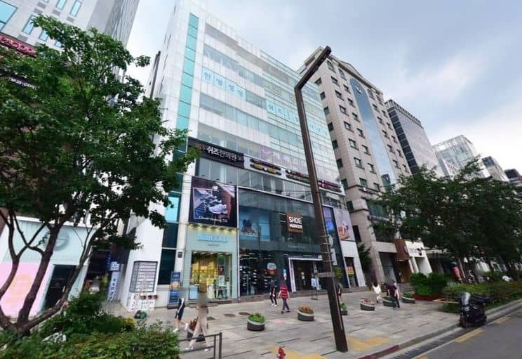 배우 '김태희'와 가수 '비' 부부가 매입한 '삼영빌딩'의 모습/딜사이트