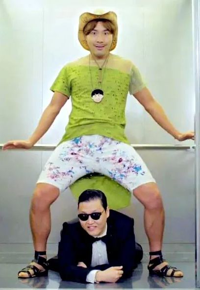 싸이의 '강남스타일' 뮤직비디오에 우정 출연한 노홍철은 전 세계에 '엘리베이터 가이'로 이름을 날렸다. /싸이 '강남스타일' MV 캡처.