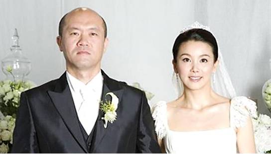 전재용의 3번째 아내로 결혼을 한 박상아 / 중앙일보 