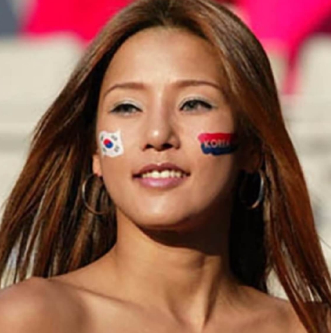 과거 월드컵 응원녀로 단박에 스타덤에 올랐던 미나 /인터넷커뮤니티